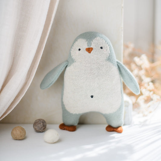 Produktbild: ava&yves - Babyrassel Pinguin von ava&yves im Onlineshop von dasMikruli - Dein Shop für Baby Erstausstattung