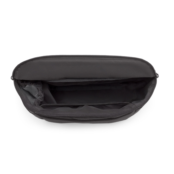 Bugaboo Wickeltasche, schwarz, geöffnet, Innenfächer sichtbar.