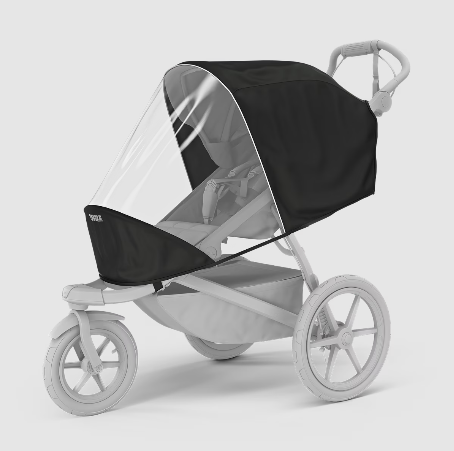 Thule Regenschutz für Kinderwagen – schwarzer Wetterschutz mit transparentem Sichtfenster auf Thule Jogging-Kinderwagen montiert