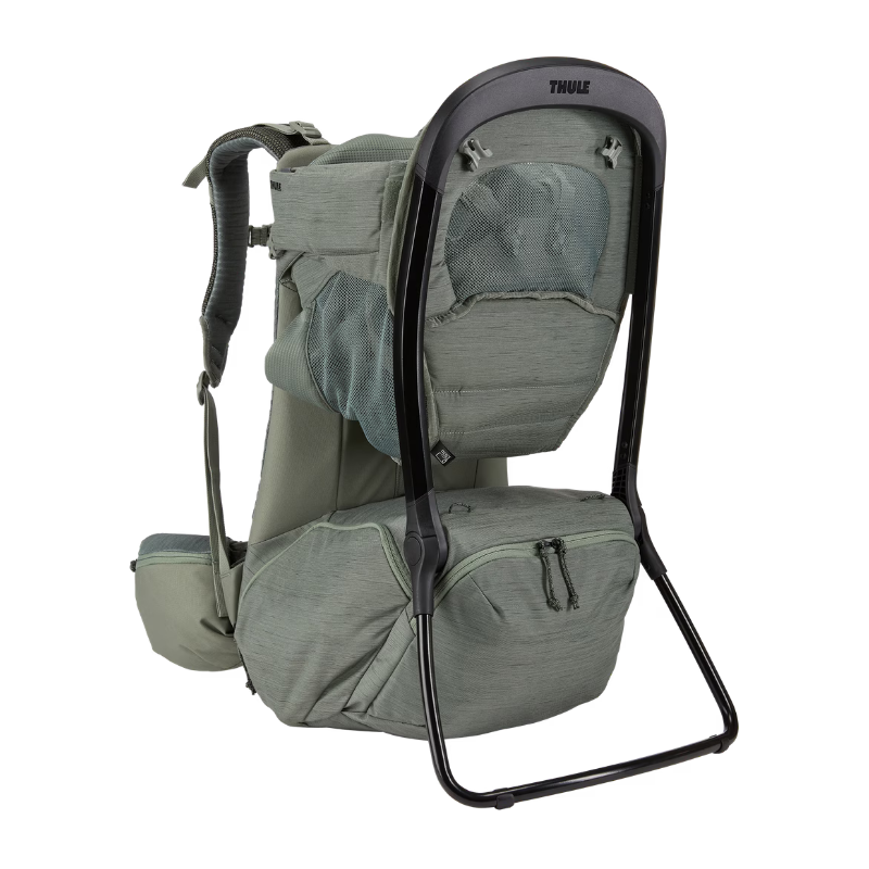 Thule Kindertrage in Grün – ergonomischer Wanderrucksack mit stabilem Aluminiumrahmen, atmungsaktivem Rückensystem und Stauraum für Eltern und Kind