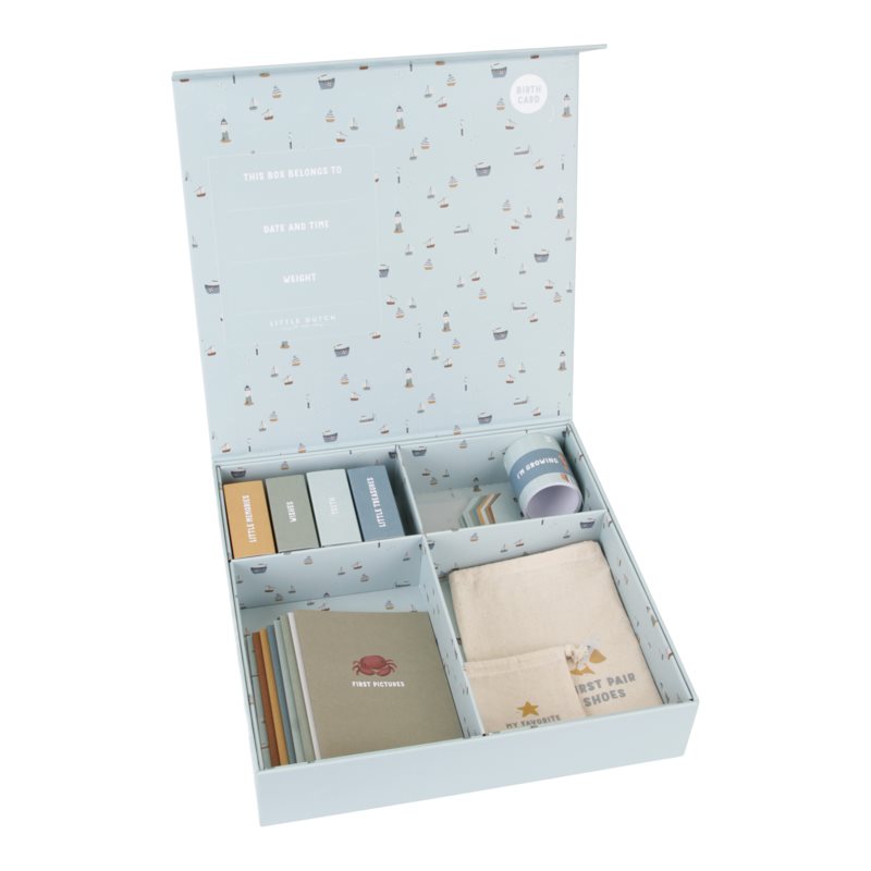 Bewahren Sie die Erinnerungen an die Kindheit Ihres Babys in dieser luxuriösen Little Dutch-Erinnerungsbox auf.