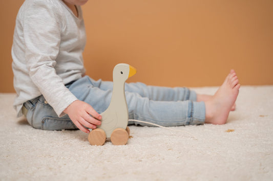 Produktbild: little dutch - Nachziehtier Little Goose von little dutch im Onlineshop von dasMikruli - Dein Shop für Baby Erstausstattung