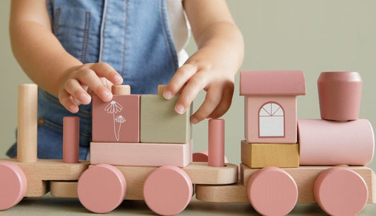 Produktbild: little dutch - Eisenbahn mit Steckformen Flowers& Butterflies von little dutch im Onlineshop von dasMikruli - Dein Shop für Baby Erstausstattung