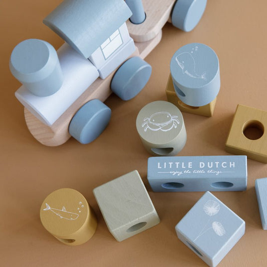 Produktbild: little dutch - Eisenbahn mit Steckformen Sailors Bay von little dutch im Onlineshop von dasMikruli - Dein Shop für Baby Erstausstattung