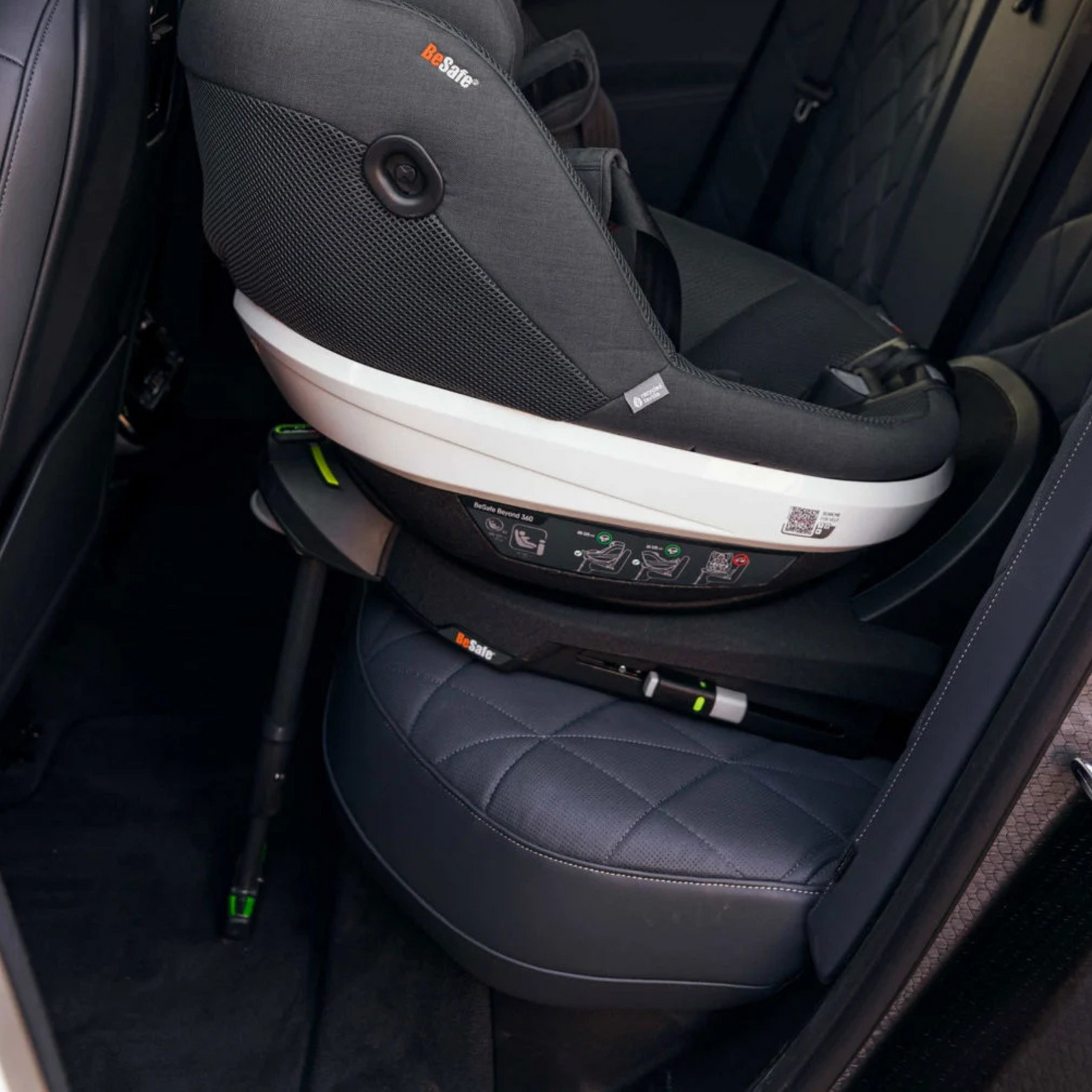 Kindersitz Isofix Station im Auto fixiert