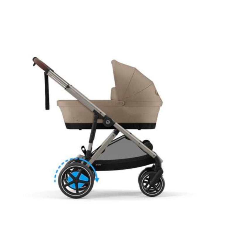Elektrischer Kinderwagen mit Gazelle Cot Babywanne in Beige – moderner Kombikinderwagen mit Akkuunterstützung und Wiegefunktion.