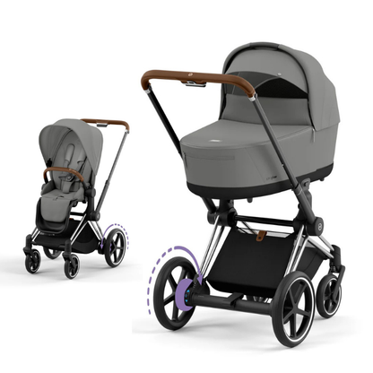 Cybex e-Priam Kinderwagen mit Babywanne und Sportsitz in der Farbe Mirage Grey und Chrome Brown Details Rahmen.