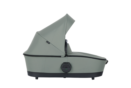 Die Babywanne Harvey5 von der Firma Easywalker mit Verdeck und Spielbuegel in der Farbe Agave Green.