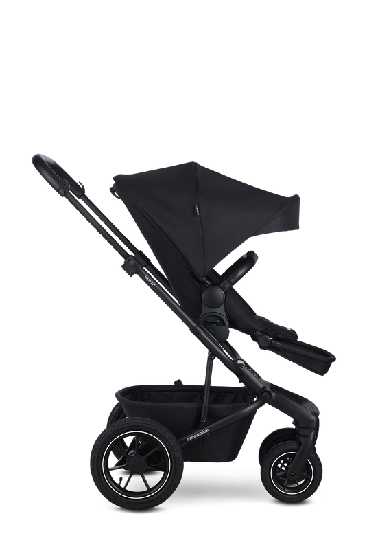 Der Kinderwagen Harvey5 von der Firma Easywalker in der Farbe Midnight Black mit Luftreifen.