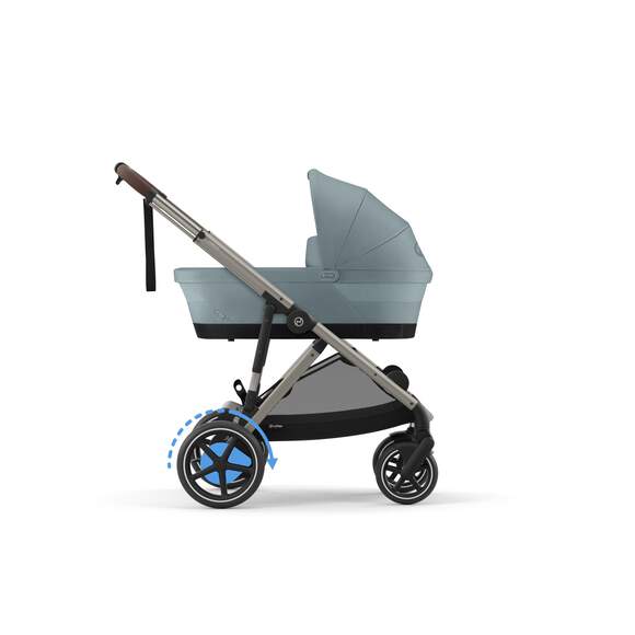 Elektrischer Kinderwagen mit Gazelle Cot Babywanne mit Taupe Rahmen und in der Farbe Stormy Blue  – moderner Kombikinderwagen mit Akkuunterstützung und Wiegefunktion.