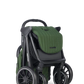 Der Buggy Jackey2 in der XL Ausführung von der Firma Easywalker in der Farbe Deep Green kompakt zusasmmengefaltet.