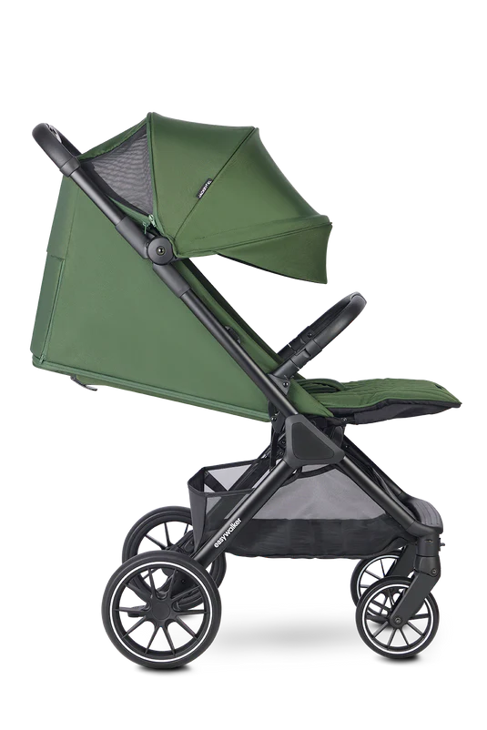 Der Buggy Jackey2 in der XL Ausführung von der Firma Easywalker in der Farbe Deep Green mit verstellbarer Rückenlehne in Liegeposition.