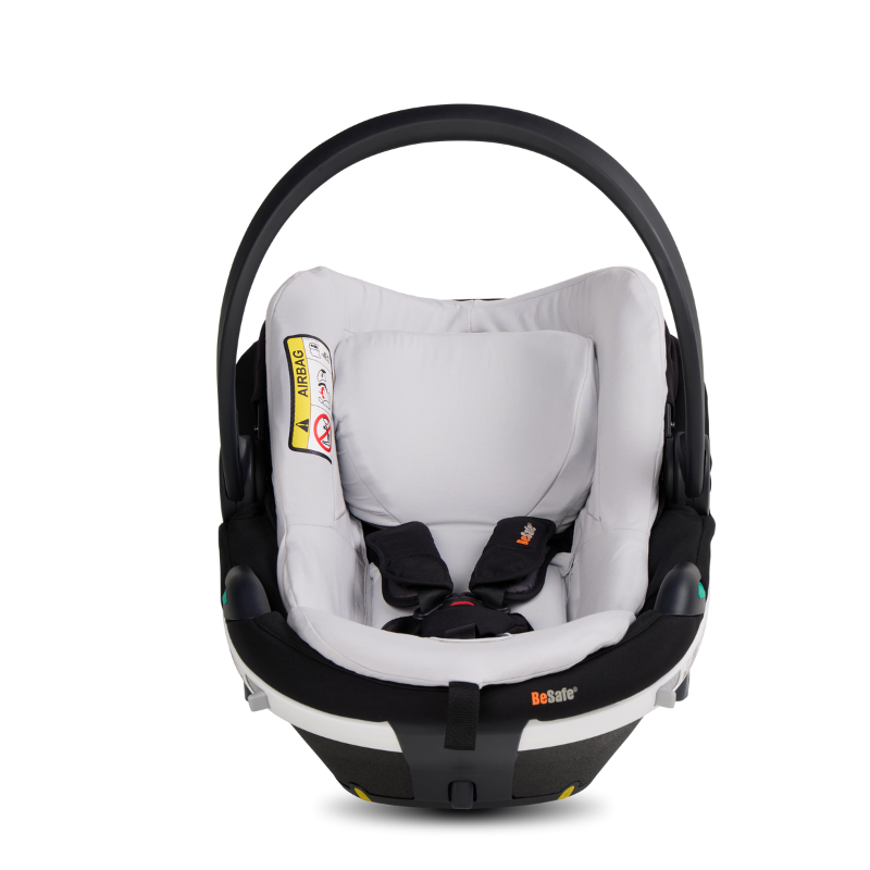 BeSafe Kindersitzbezug in hellem Grau für die Babyschale go Beyond, weich gepolstert und pflegeleicht – ideales Zubehör für die Babyschale von Besafe