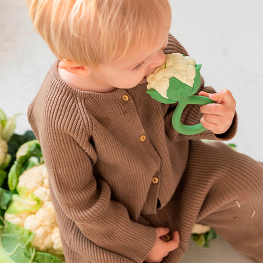 Produktbild: Oli&Carol - Beißring/Rasselspielzeug Blumenkohl von Oli&Carol im Onlineshop von dasMikruli - Dein Shop für Baby Erstausstattung