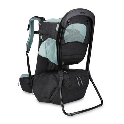 Thule Kindertrage in Schwarz mit türkisfarbenem Rückensystem – ergonomischer Tragerucksack für Wanderungen mit atmungsaktivem Netzgewebe und Stauraum