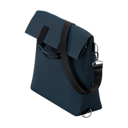 Marineblaue Thule Tasche mit Schultergurt und Tragegriff, modernes minimalistisches Design