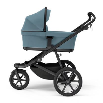 Thule Kinderwagen mit sanfter beigefarbener Babywanne und Sonnenverdeck