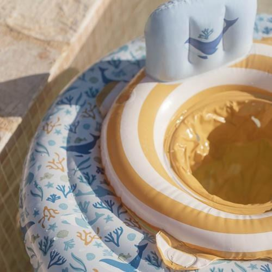 Produktbild: little dutch - Schwimmhilfe für Babys blau von little dutch im Onlineshop von dasMikruli - Dein Shop für Baby Erstausstattung