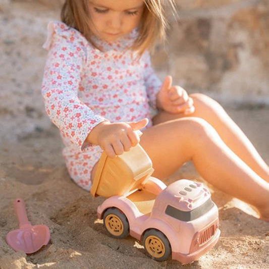 Produktbild: little dutch - Sandspielzeug Kipplaster rosa von little dutch im Onlineshop von dasMikruli - Dein Shop für Baby Erstausstattung