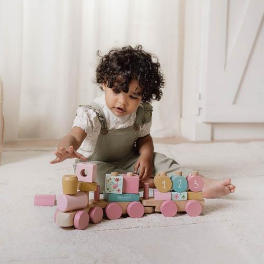Produktbild: little dutch - Eisenbahn mit Steckformen fairy garden von little dutch im Onlineshop von dasMikruli - Dein Shop für Baby Erstausstattung