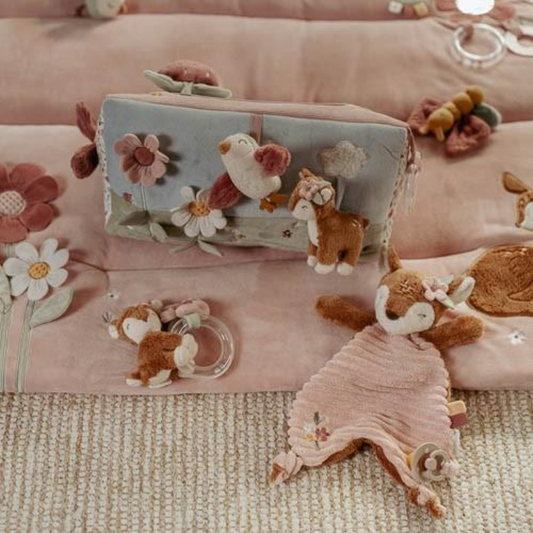 Produktbild: Little Dutch - Aktivitäten Dreieck fairy garden von little dutch im Onlineshop von dasMikruli - Dein Shop für Baby Erstausstattung