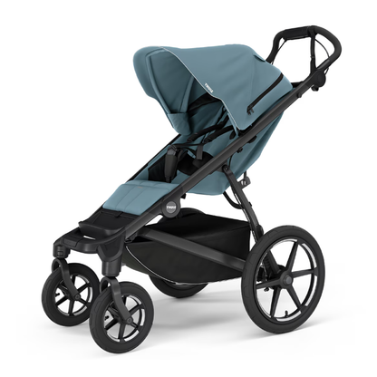 Thule Urban Glide 3 Kinderwagen in Blau – eleganter Sport- und All-Terrain-Kinderwagen mit drehbarem Vorderrad, großem Verdeck und geräumigem Stauraumkorb für aktive Familien