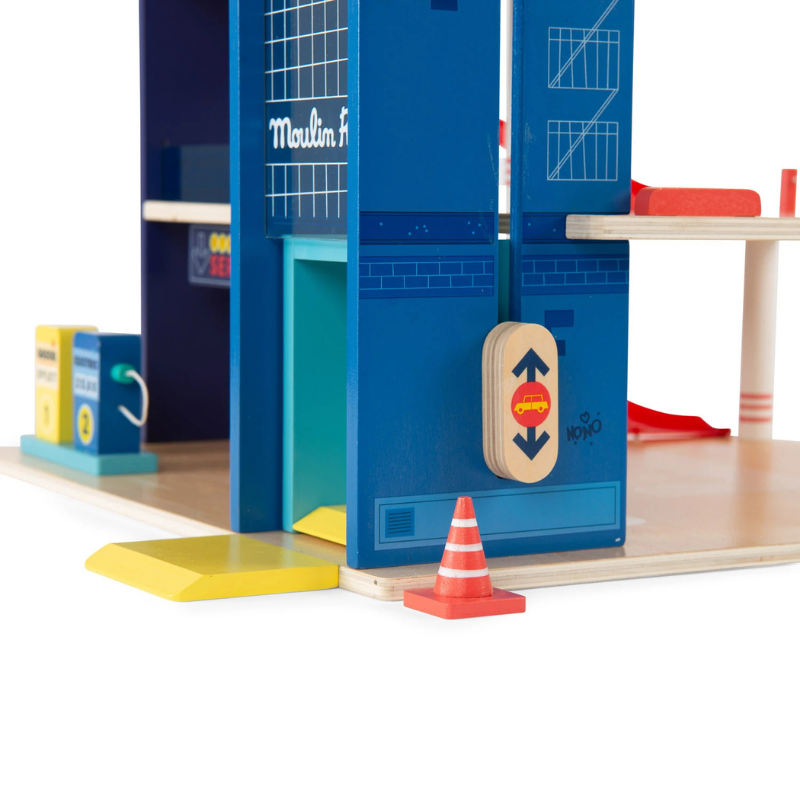 Produktbild: Moulin Roty - Holzgarage von Moulin Roty im Onlineshop von dasMikruli - Dein Shop für Baby Erstausstattung