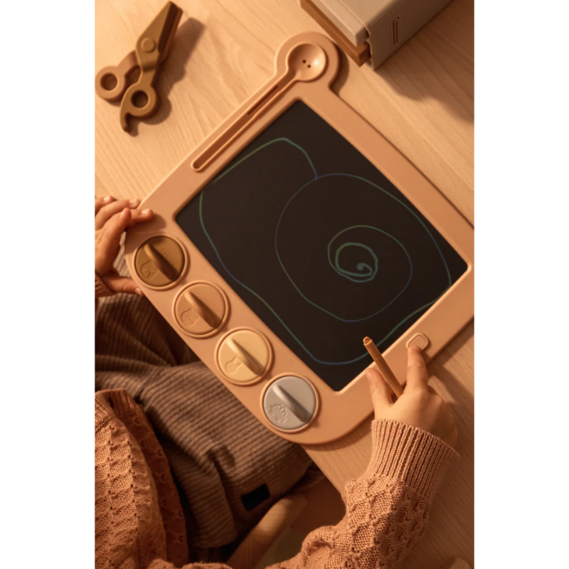 Produktbild: Liewood - Venzora  LCD Zeichenbrett mit Stempeln von Liewood im Onlineshop von dasMikruli - Dein Shop für Baby Erstausstattung