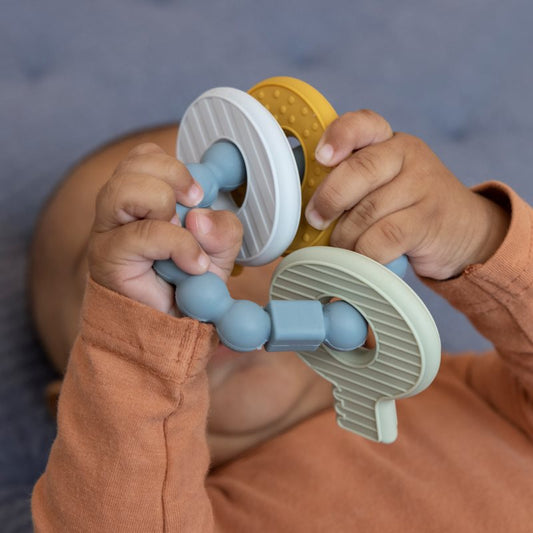 Produktbild: Little Dutch - Beißkette aus Silikon Schlüsselring Blau von little dutch im Onlineshop von dasMikruli - Dein Shop für Baby Erstausstattung