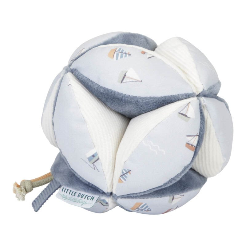 Produktbild: Little Dutch - Stoffball Sailors Bay von little dutch im Onlineshop von dasMikruli - Dein Shop für Baby Erstausstattung