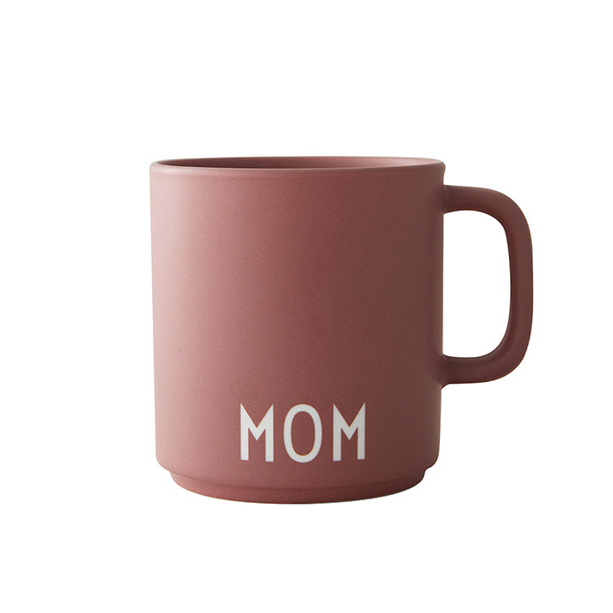 Produktbild: DesignLetters - Favourite Cup with handle - MOM von DesignLetters im Onlineshop von dasMikruli - Dein Shop für Baby Erstausstattung
