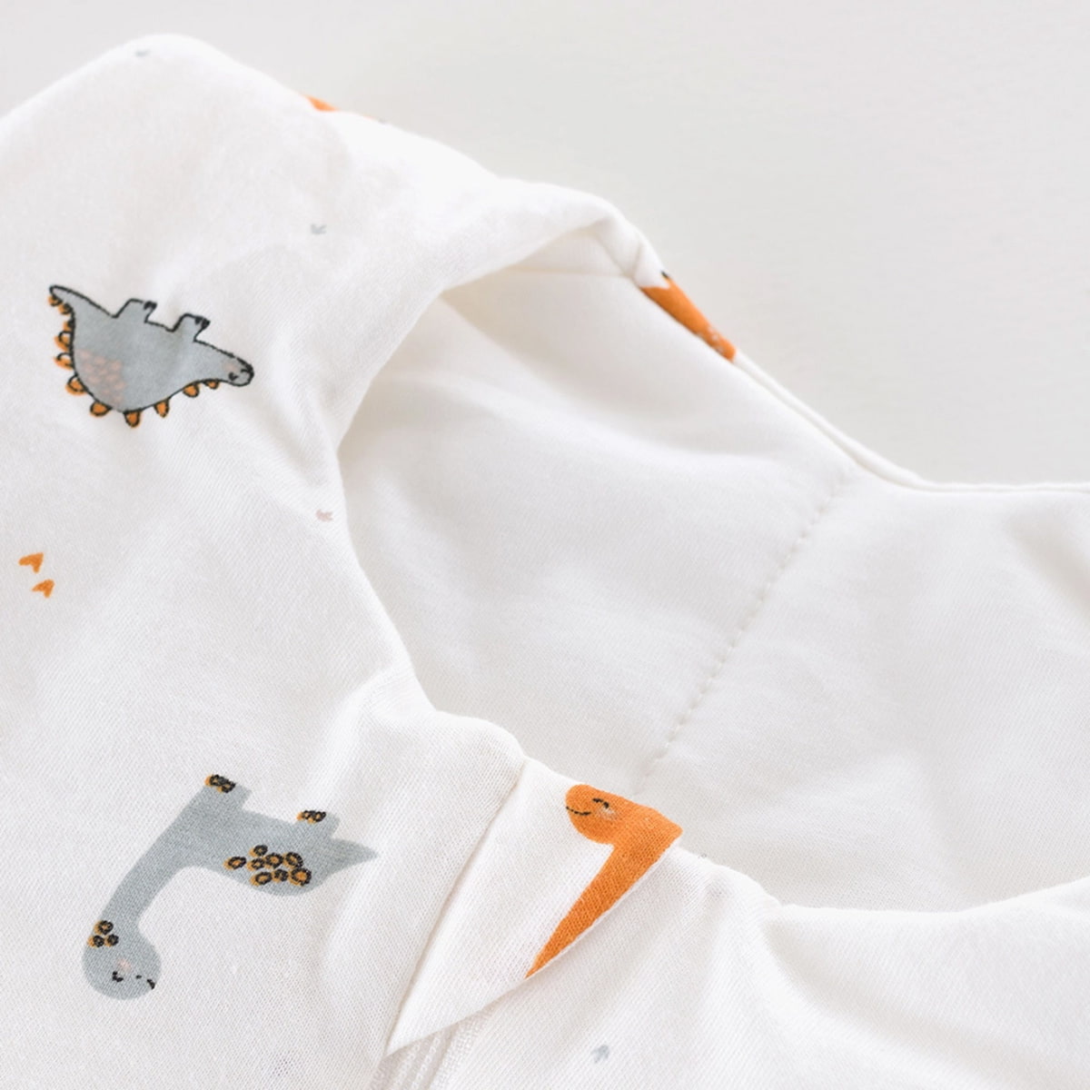 Produktbild: Ganzjahres-Schlafsack TO GO Dinolino von Träumeland im Onlineshop von dasMikruli - Dein Shop für Baby Erstausstattung