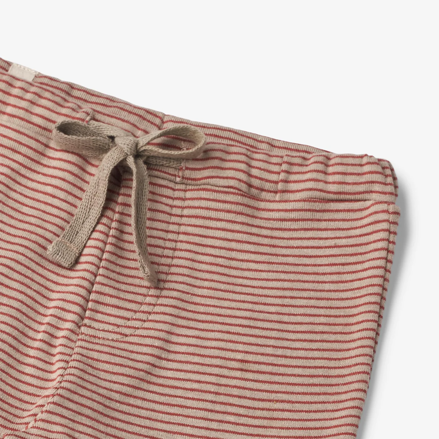 Produktbild: wheat - weiche Baumwollhose Manfred - red stripe von wheat im Onlineshop von dasMikruli - Dein Shop für Baby Erstausstattung