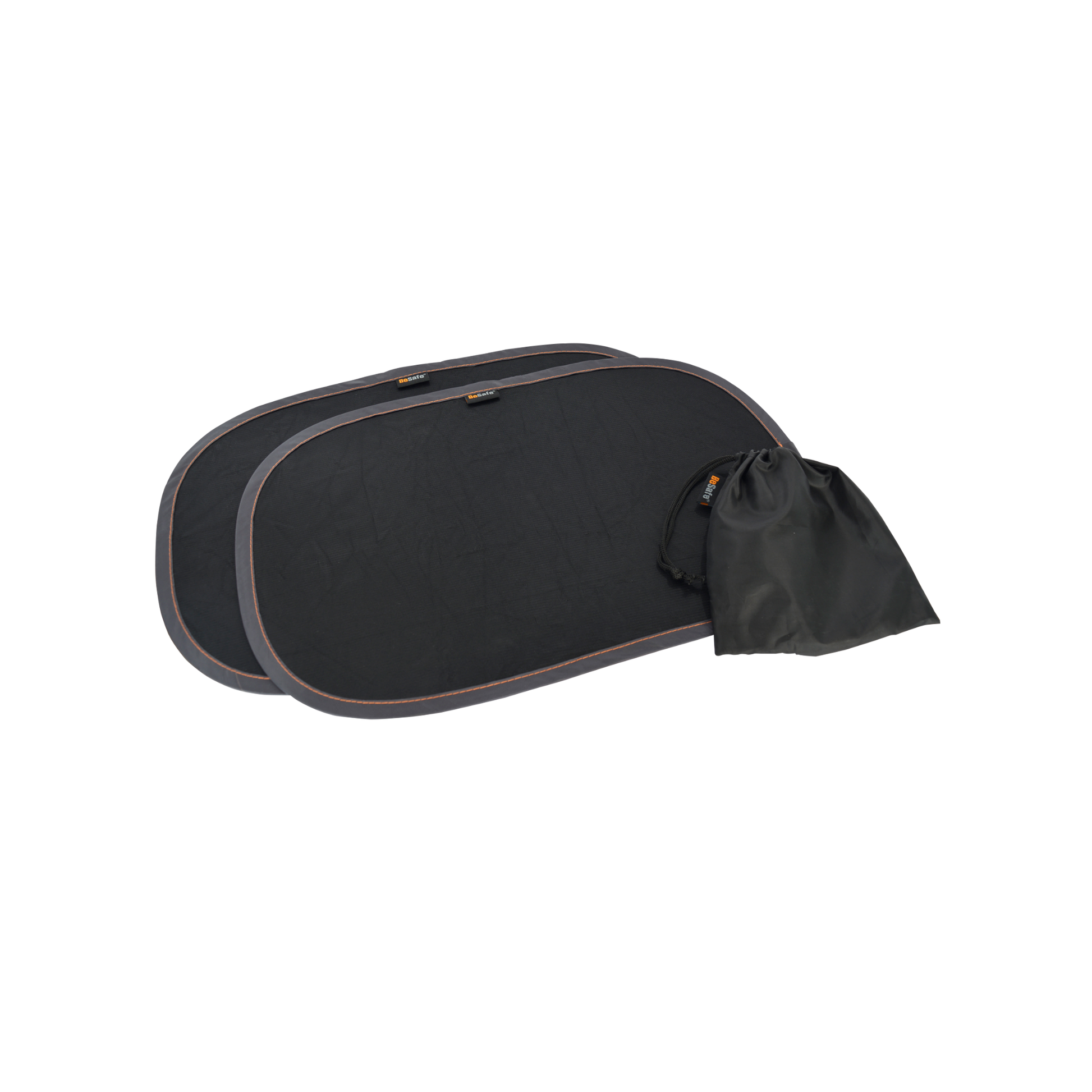 Zwei selbsthaftende schwarze, ovale Sonnenschutzblenden für Autofenster mit Aufbewahrungsbeutel in Vorderansicht 